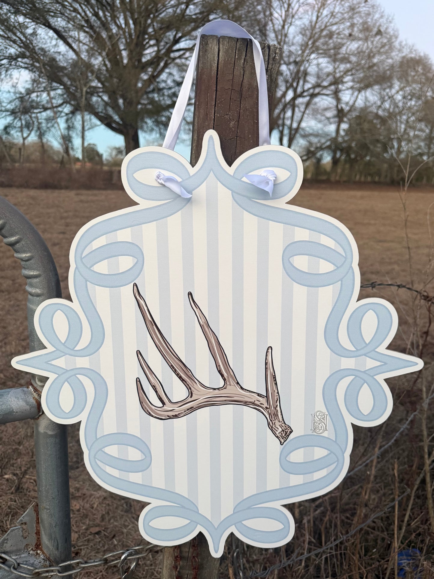 Southern Heritage Home Antler Crest Door Hanger
